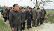 Các đồng chí lãnh đạo huyện dâng hoa tại khu di tích Lều Vịt và đài tưởng niệm nơi thành lập chi bộ đảng Cộng sản đầu tiên đảng bộ huyện Nông Cống