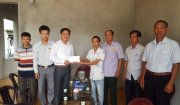 Ủy ban MTTQ huyện trao tiền hỗ trợ làm nhà Đại đoàn kết tại xã Yên Mỹ và Công Bình