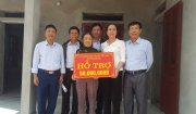 MTTQ huyện trao tiền hỗ trợ làm nhà Đại đoàn kết tại xã Minh Khôi