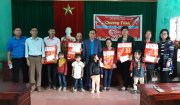 Huyện Đoàn Nông Cống trao quà tết cho người nghèo, gia đình chính sách và học sinh khó khăn