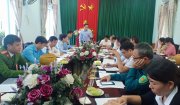 Chủ tịch UBND huyện  Nguyễn Lợi Đức làm việc tại xã Trường Sơn