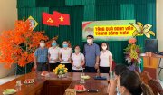 LĐLĐ huyện tặng quà cho đoàn viên, người lao động có hoàn cảnh khó khăn trường mầm non xã Công Liêm và trường Tiểu học xã Tân Thọ