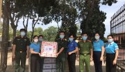 Hội liên hiệp phụ nữ huyện Nông Cống phối hợp cùng Đoàn thanh niên huyện trao tặng một số nhu yếu phẩm và mặt nạ giọt bắn cho khu cách ly tập trung của huyện
