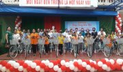 Chương trình thắp sáng ước mơ tặng xe đạp cho học sinh khó khăn  xã Trung Chính