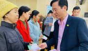 Công đoàn cơ sở Ngân hàng Chính sách Xã hội tỉnh Thanh Hoá trao tặng 100 xuất quà Tết cho hộ nghèo, gia đình chính sách huyện Nông Cống
