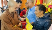 Hội nạn nhân chất độc da cam/Dioxin Việt Nam và Quỹ thiện nguyện, Chùa Thiên Quang trao tặng quà cho hội viên huyện Nông Cống