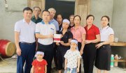 Trang Fanpage Nông Cống – Thanh Hóa  trao tặng sổ tiết kiệm cho gia đình chị Nguyễn Thị Chung, xã Thăng Thọ